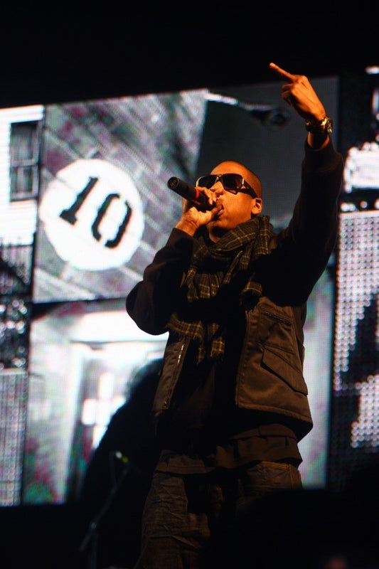 Jay Z - Giving the Finger at Glastonbury, England, 2008 Poster (1/3)