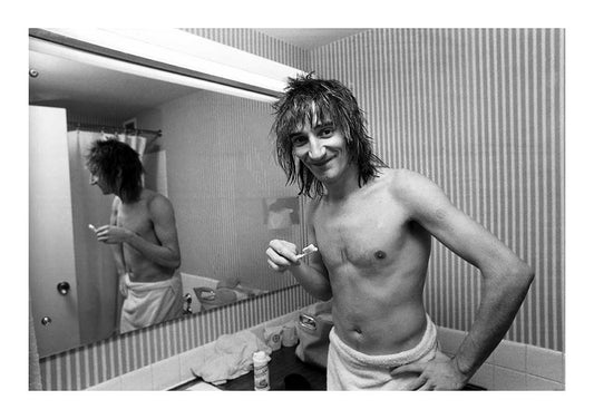 The Faces - Rod Stewart Looking in the Mirror in his Hotel Bathroom (2/2) Print