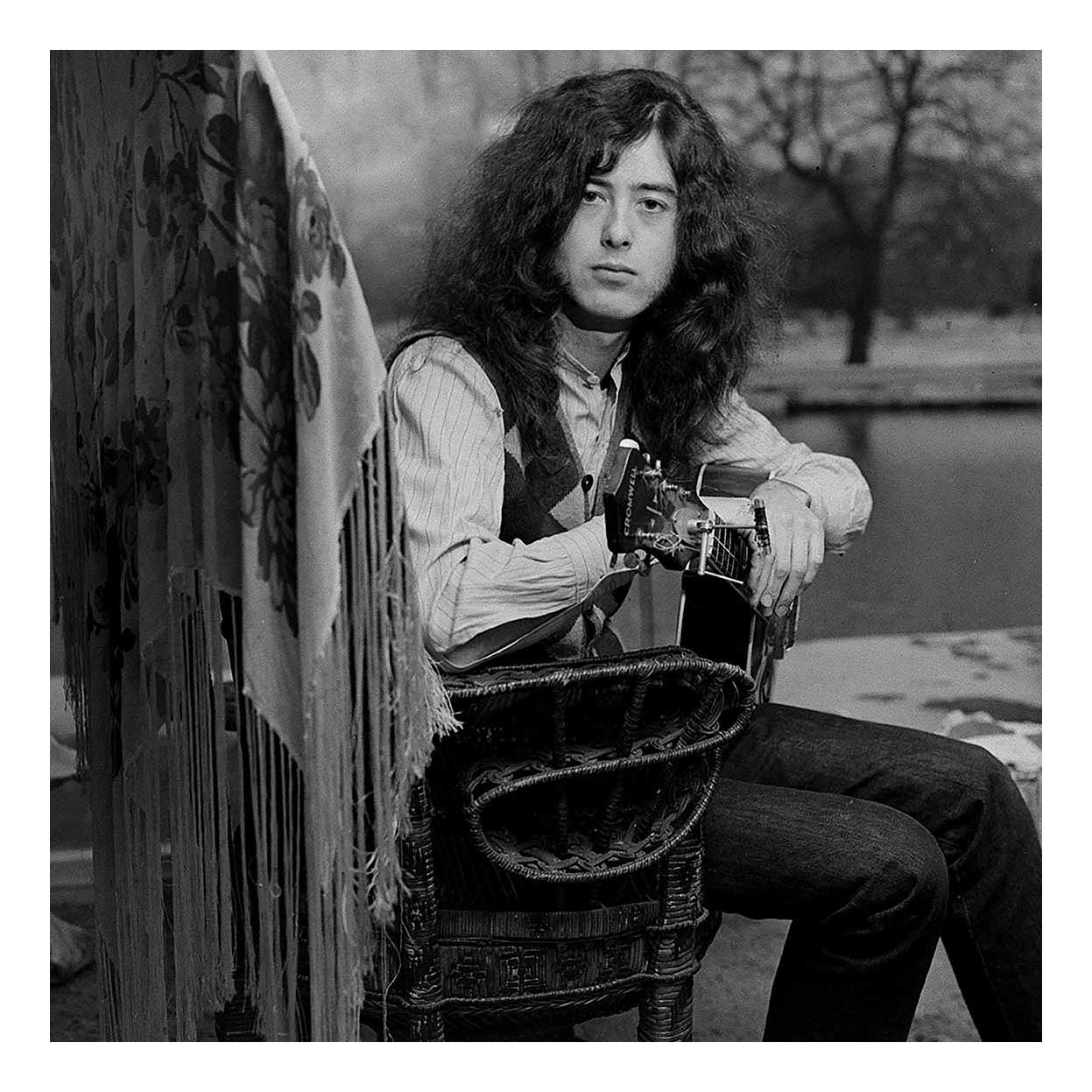 Led Zeppelin - Jimmy Page Posing With His Guitar, January 1970 Print