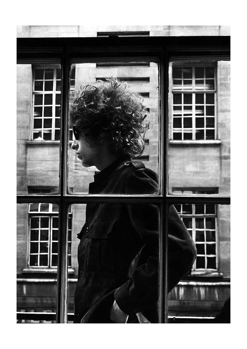 Bob Dylan - Walking Past a Shop Window During his Visit to London, 1966 Print