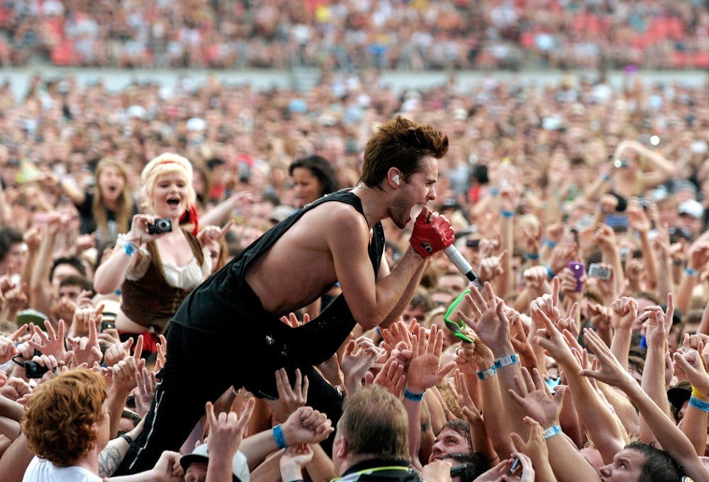 30 Seconds to Mars - Jared Leto Singing In The Crowd, Australia, 2011 Poster (2/9)