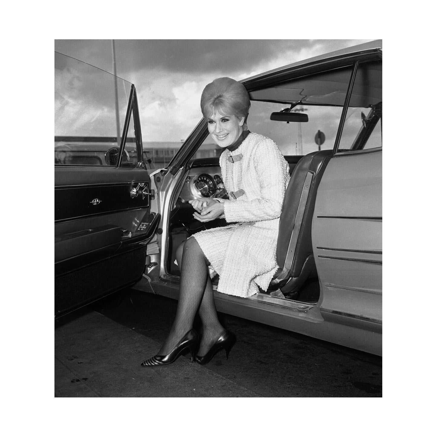 Dusty Springfield - Smiling In Her Car, England, 1965 Print