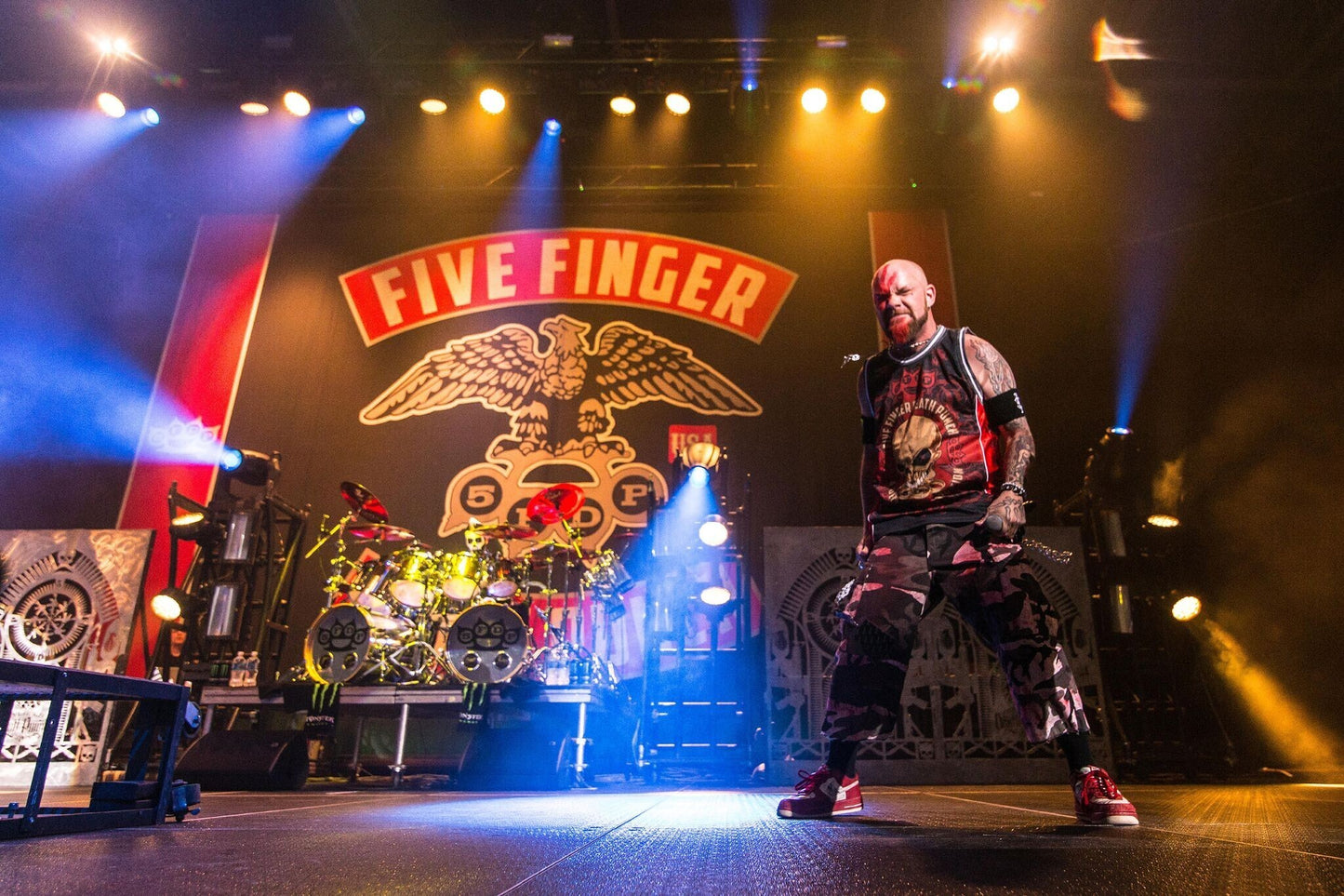 Five Finger Death Punch - Band on Stage with Banner Backdrop, Canada, 2016 Poster (2/3)