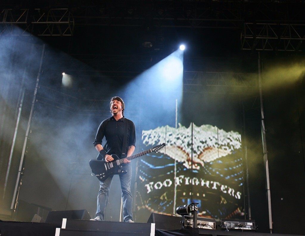 Foo Fighters - On Stage with Banner Backdrop, England, 2006 Poster