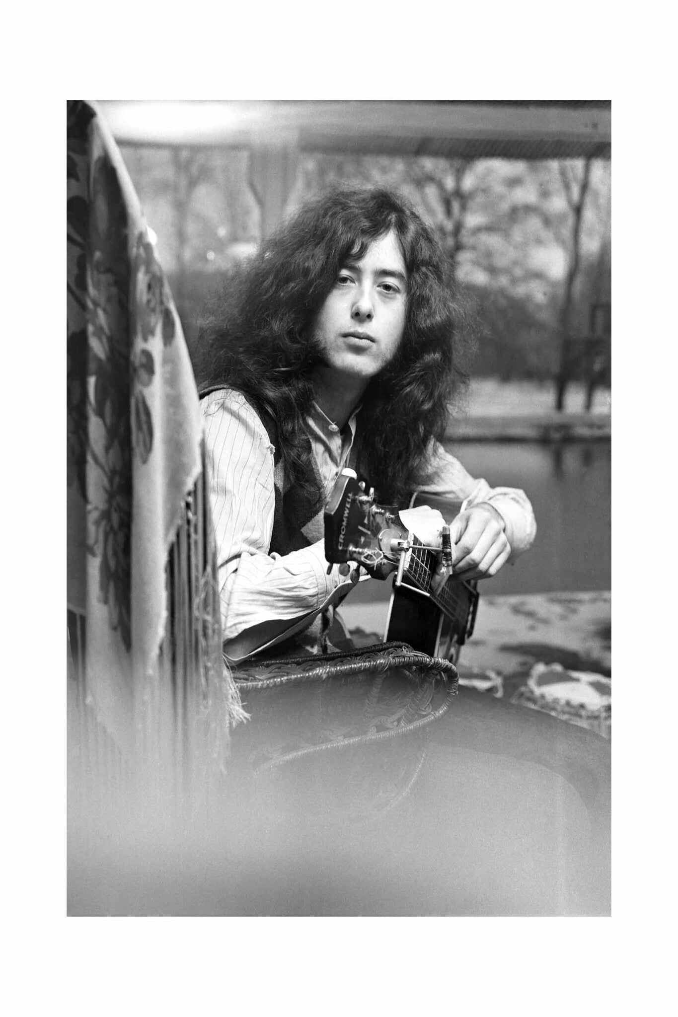 Led Zeppelin - Jimmy Page With His Cromwell Guitar, England, 1970 Poster