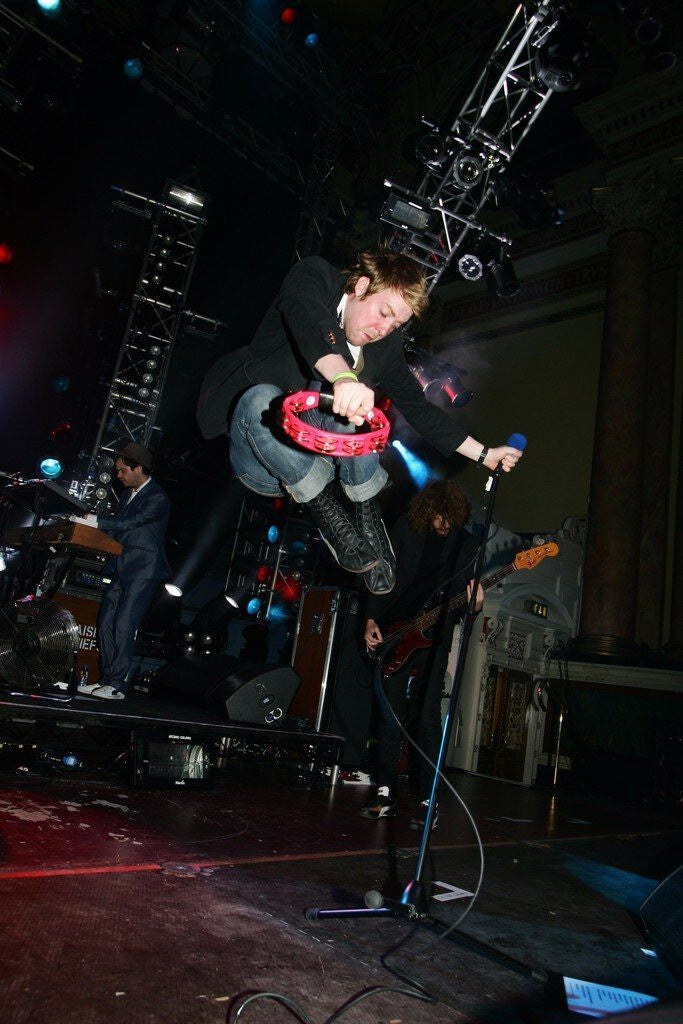 Kaiser Chiefs - Ricky Wilson Jumping On Stage, England, Poster (6/9)