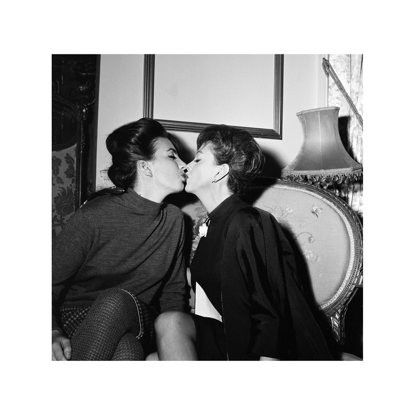 Liza Minnelli - Kissing Her Mother Judy Garland, 1964 Print 2