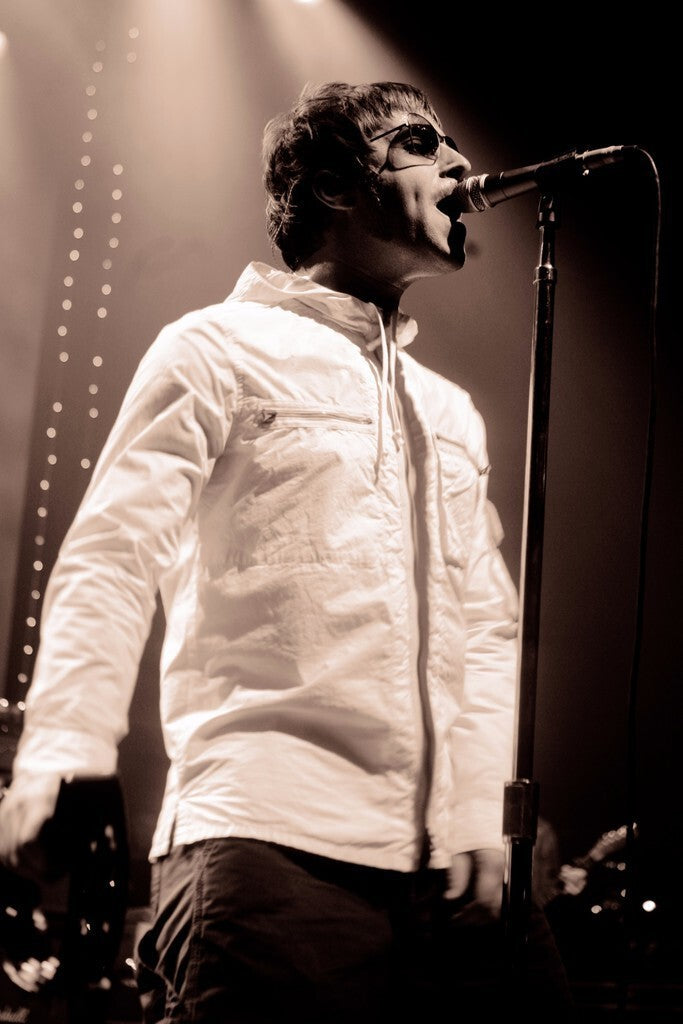 Oasis - Liam Gallagher Singing on Stage, England, 2005 Poster (19/22)