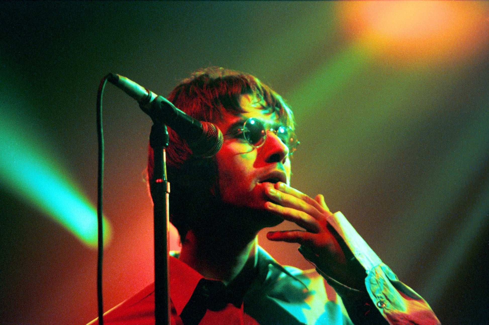 Oasis – Liam Gallagher Under Coloured Lights, England, 1996 Poster