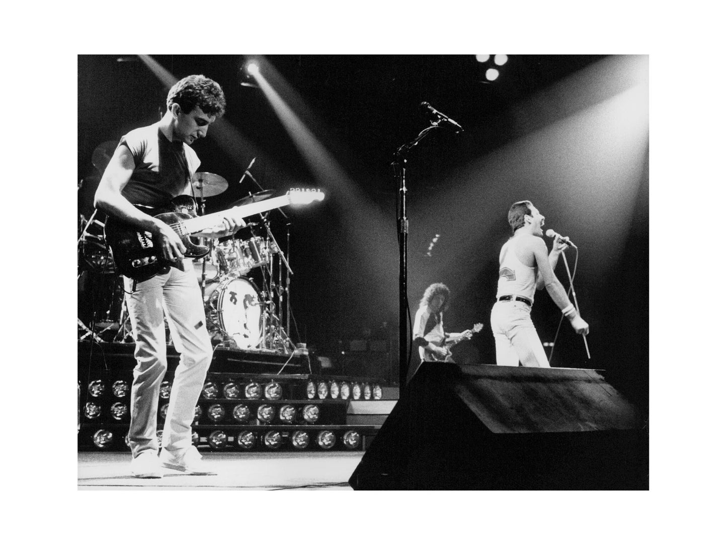 Queen - Freddie Mercury and John Deacon, Italy, 1982 Print